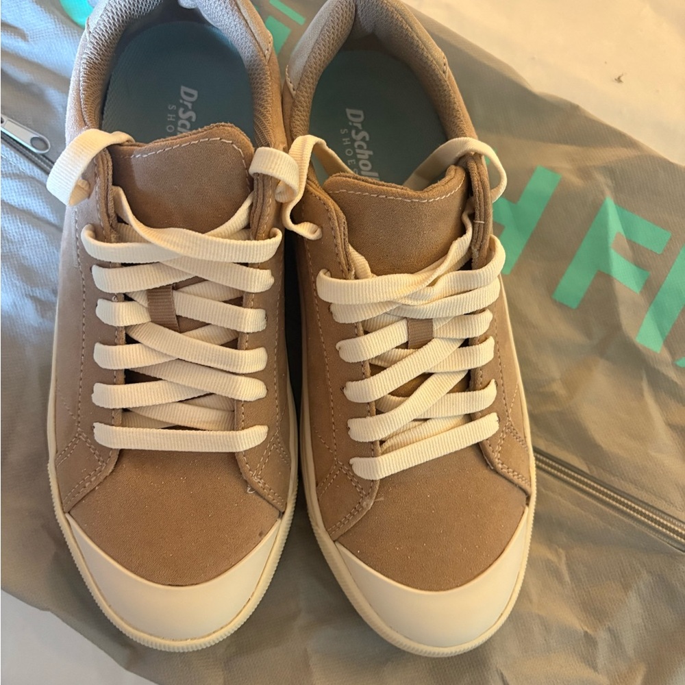 Dr. Scholl's Cream and Tan Sneakers